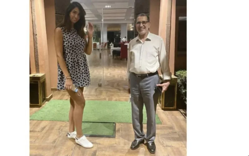 La photo d'El Othmani et d'un mannequin ne plait pas à tout le monde