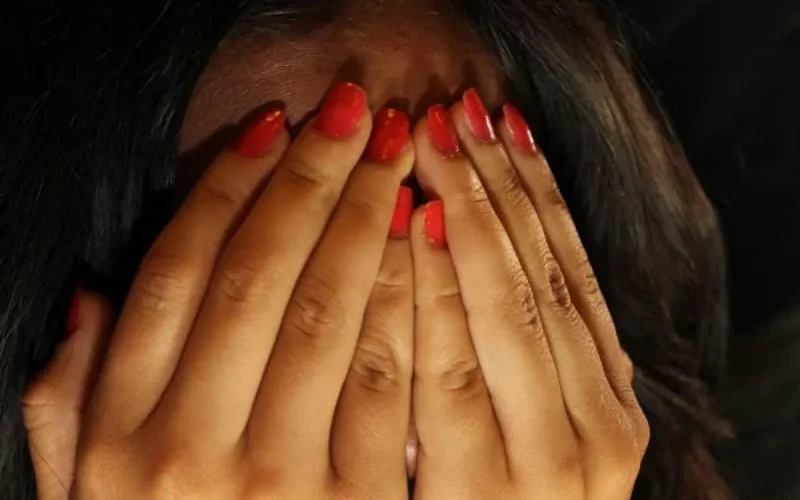 France : victime de violences conjugales, une Marocaine fond en pleurs après la condamnation de son époux