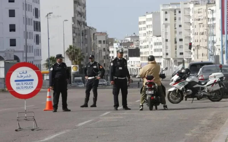 Un motard fonce sur la police à Casablanca