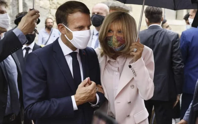 Le masque de Brigitte Macron est signé Mehdi Qotbi
