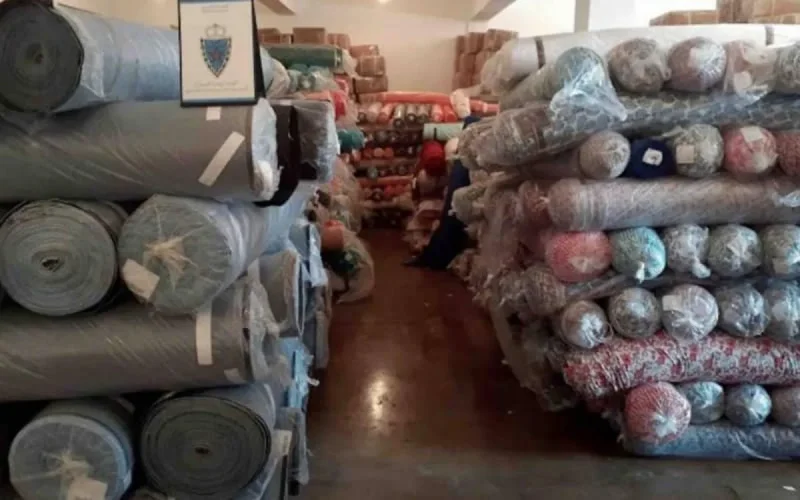 Importante saisie de tissus et vêtements de contrebande à Tanger