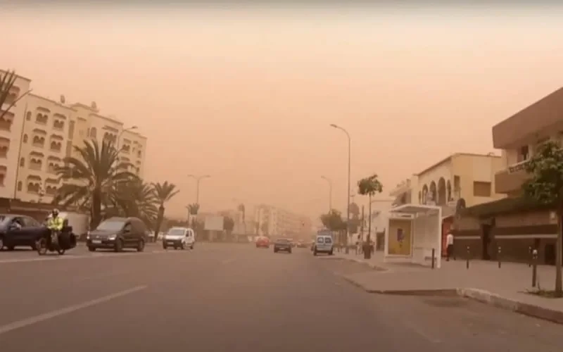 Casablanca sous une tempête de sable (vidéo)