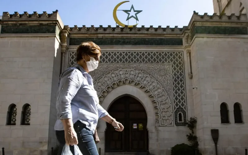 Les explications de la Grande mosquée de Paris sur les jets de pétard