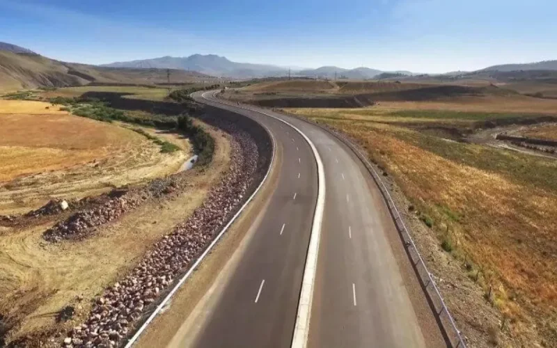 Avancée significative des travaux de construction de la voie express Tiznit-Dakhla