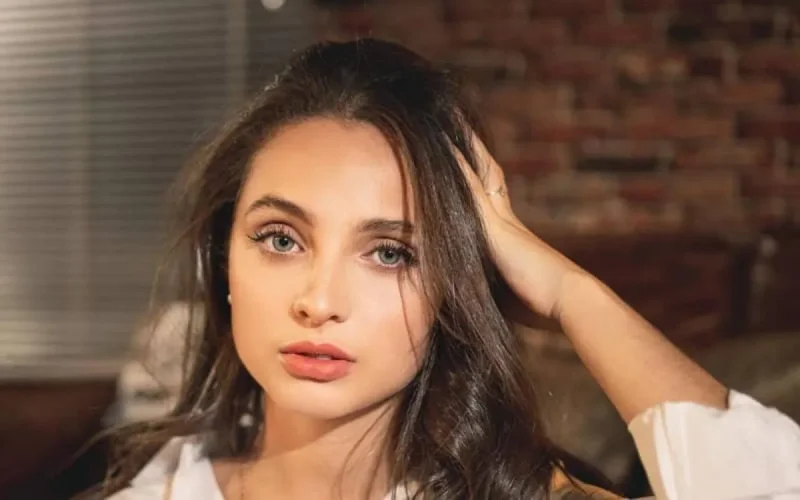 Les confidences de Mennel Ibtissem sur le retrait de son voile