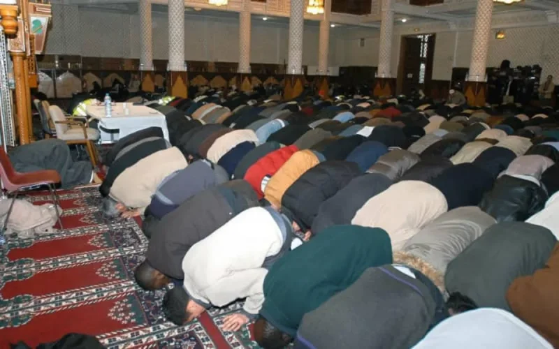 France : les mosquées soupçonnées de séparatisme visées par une « action massive »