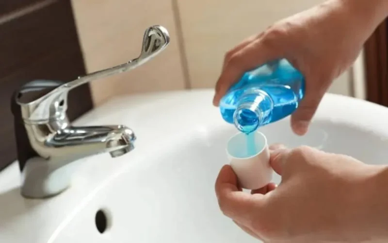 Les bains de bouche : une bonne barrière contre le Covid-19