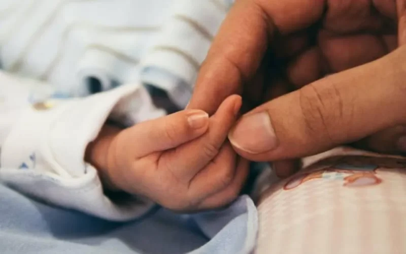 Maroc : une entreprise propose un congé parental de 20 semaines