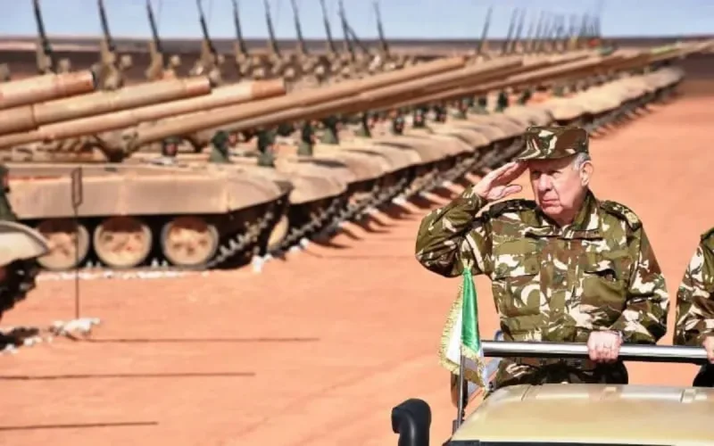 Sahara : l'armée algérienne bombe le torse à la frontière marocaine