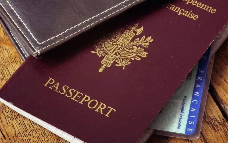 La France lui refuse la nationalité car elle travaille trop