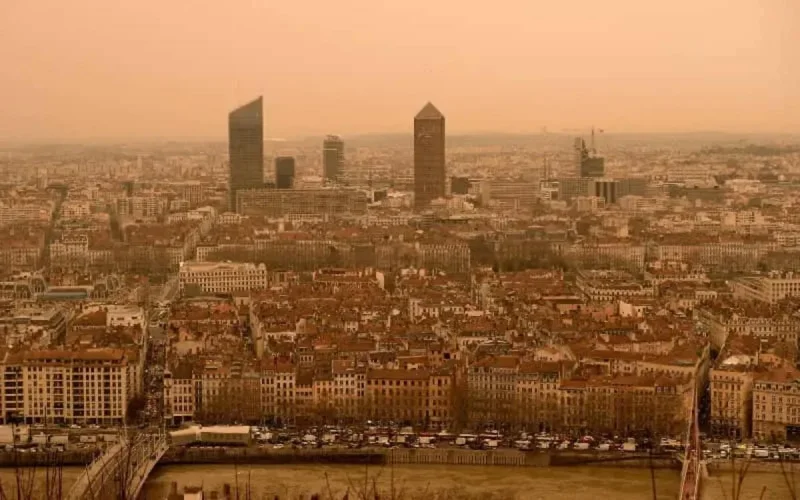 Le nuage de sable du Sahara marocain à l'origine d'un pic de pollution en Europe