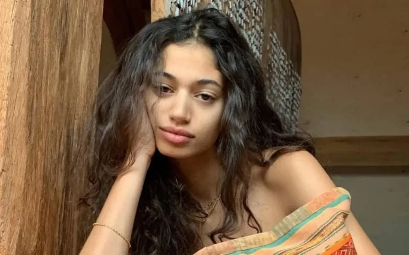 La top marocaine Malika El Maslouhi pose pour Zadig & Voltaire