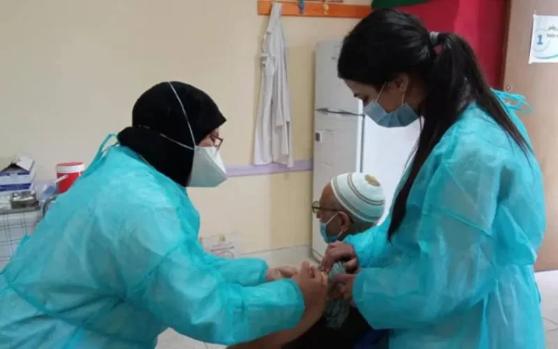 Vaccin anti-Covid : le Maroc change de stratégie pour les plus de 85 ans