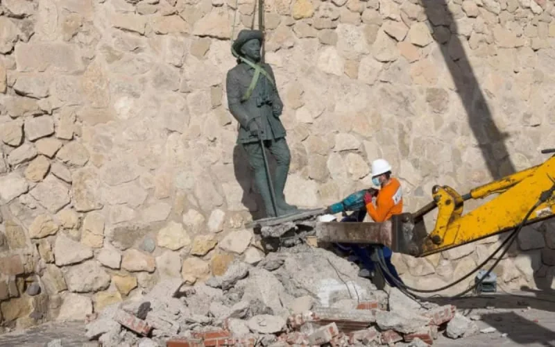 Guerre du Rif : Melilla retire la statue de Franco