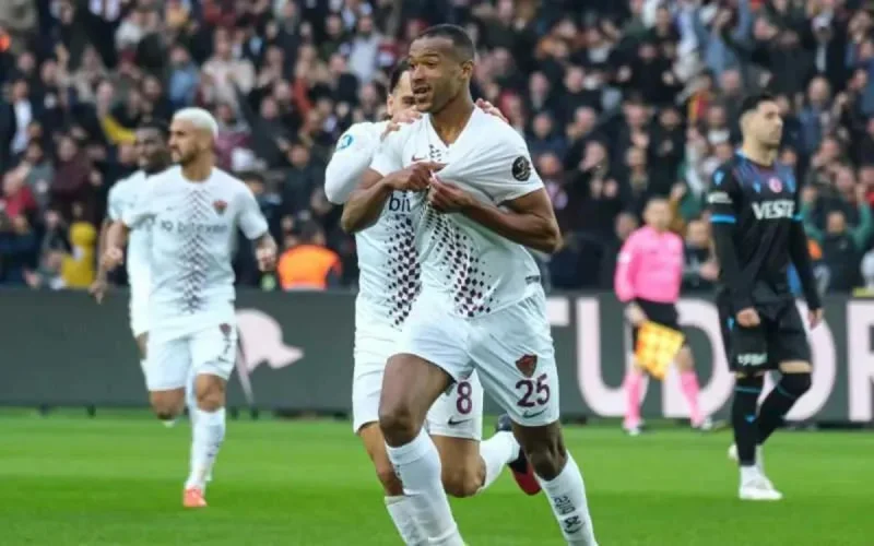Le séisme en Turquie contraint Ayoub El Kaabi à changer de club