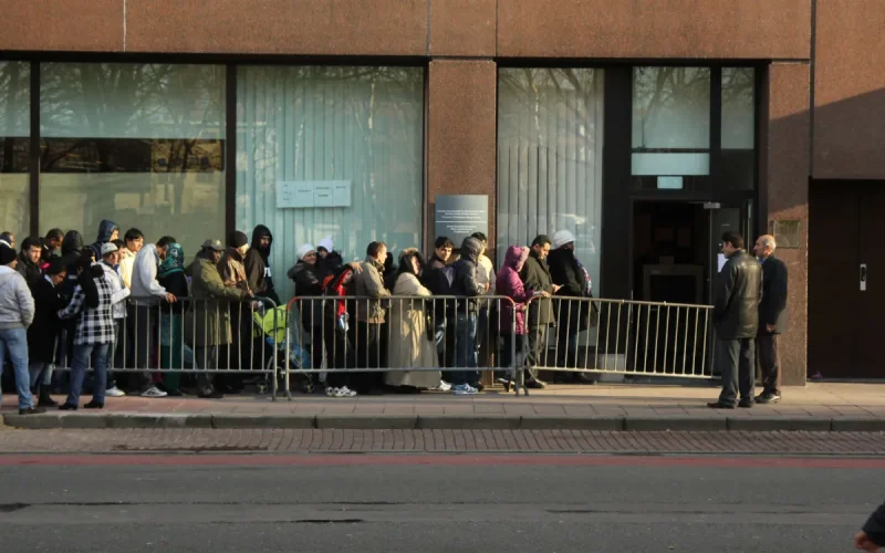 La Belgique refuse son visa car son mari pourrait un jour toucher une aide : la justice annule