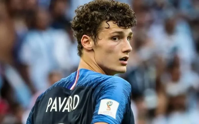 Benjamin Pavard moqué par les fans d'Achraf Hakimi
