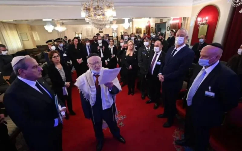 Benny Gantz visite la synagogue Talmud Torah à Rabat
