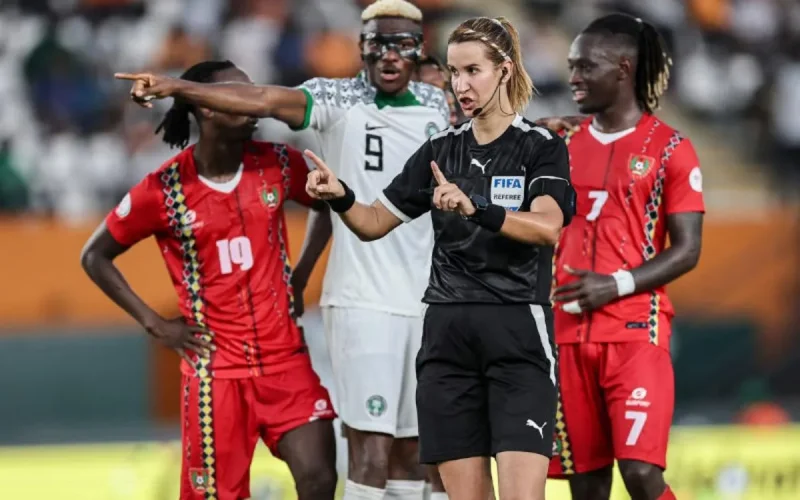 À 14 Ans, Bouchra Karboubi a défié la « Hchouma » pour devenir arbitre