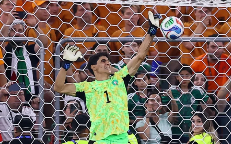 Le Marocain Yassine Bounou signe un geste jamais vu au Mondial
