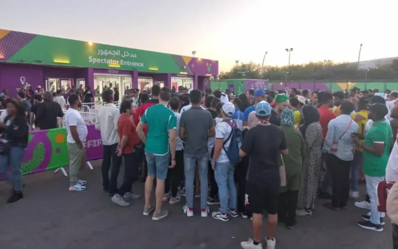 Les supporters marocains et espagnols frôlent le pire à l'extérieur du stade 