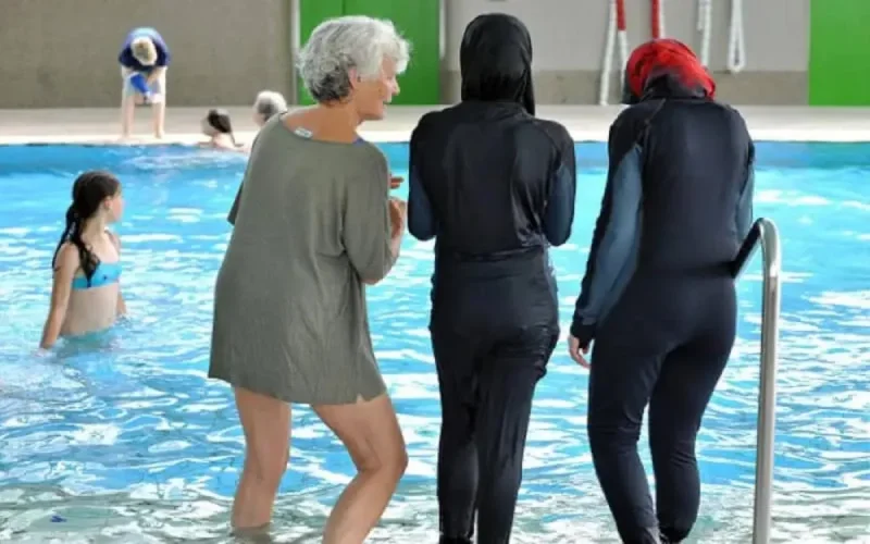 Plus de 70% des Français sont pour l'interdiction du burkini à la piscine
