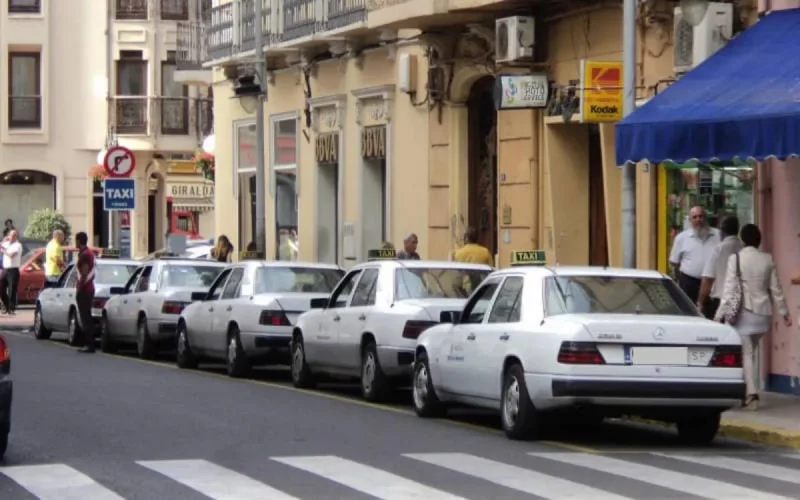 Les chauffeurs de taxi de Melilla veulent traverser facilement la frontière