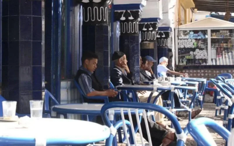 Maroc : un café demande à un client de partir, il porte plainte