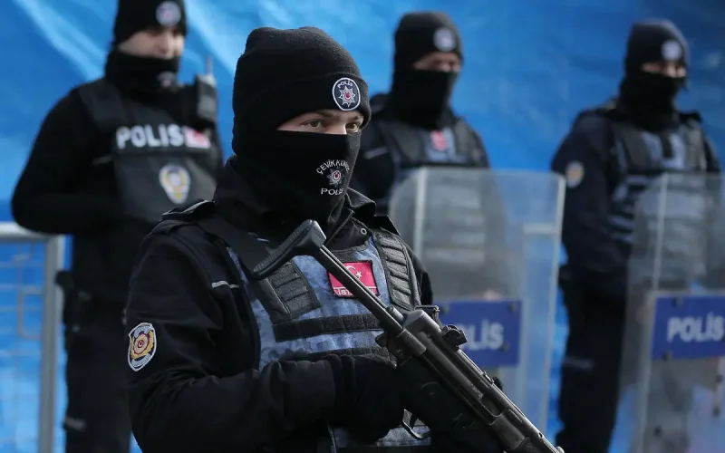 La police libère un couple marocain séquestré à Istanbul, des Afghans en cause