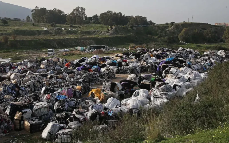 Des milliers de tonnes de déchets textiles du Maroc envahissent illégalement l'Espagne