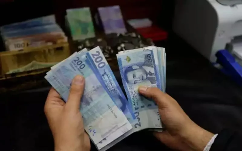Le dirham marocain stable face à l'euro, mais recule face au dollar