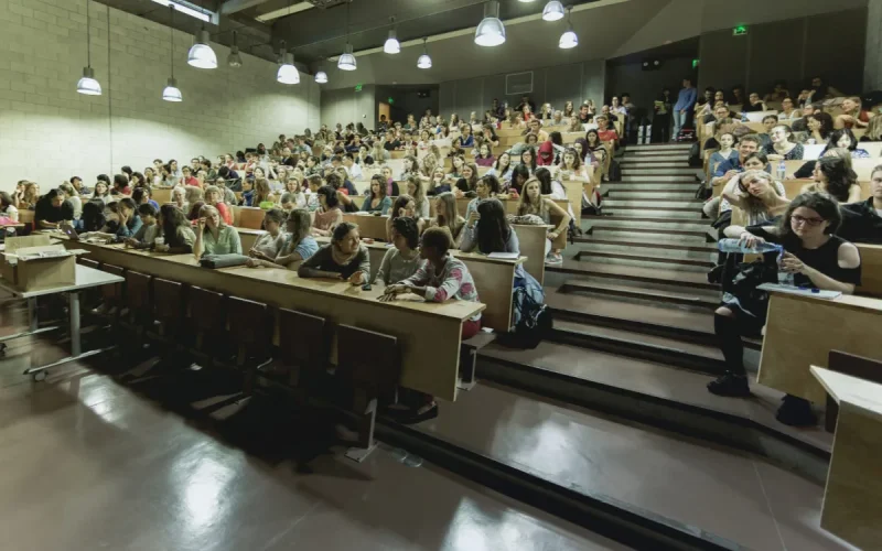 Le professeur rentre au Maroc, ses deux doctorants restent en Europe