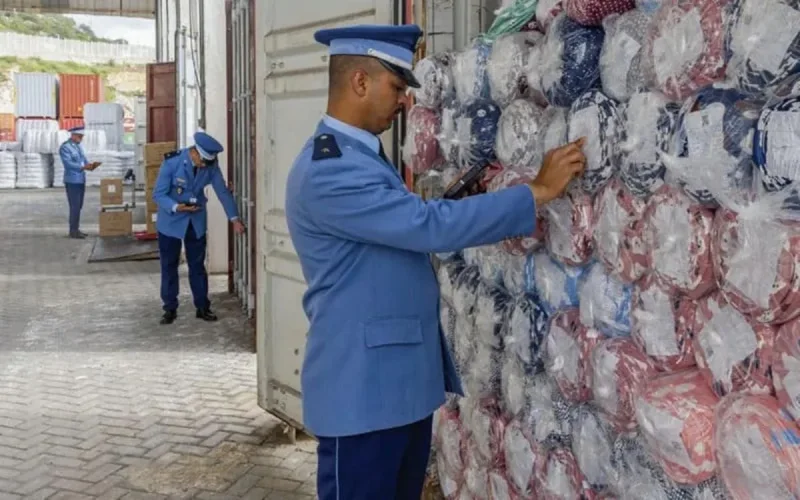 Maroc : un douanier vient au travail… en jogging