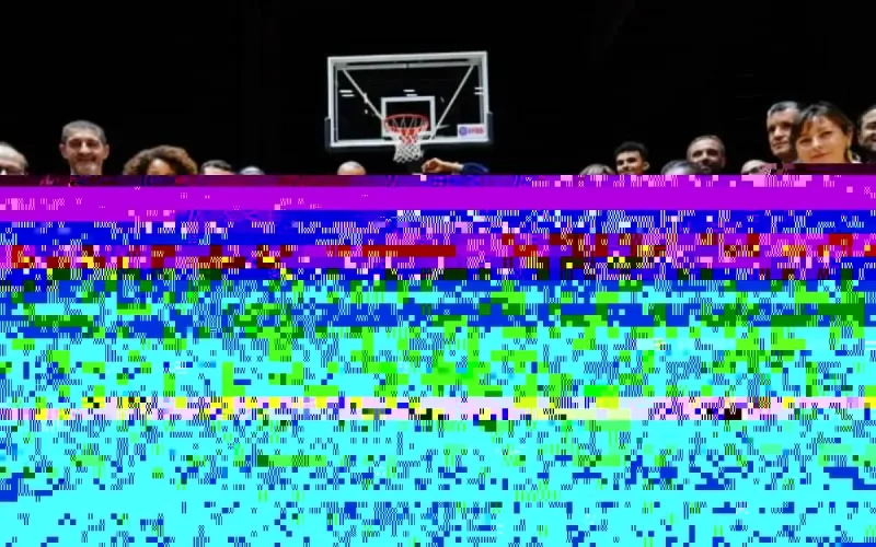 Quand Emmanuel Macron encense les binationaux