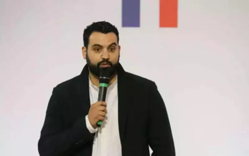 Emmanuel Macron réagit à la polémique « anecdotique » de Yassine Belattar