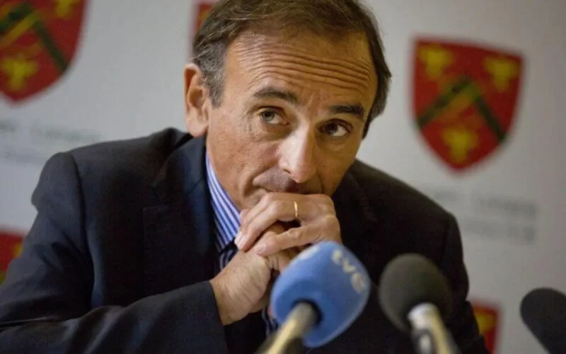 Les propos d'Éric Zemmour sur les migrants mineurs coûtent cher à CNews