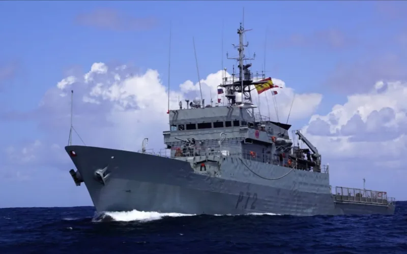 Un navire de guerre espagnol patrouille près du Maroc