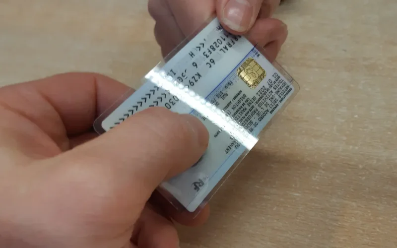 Titres de séjour : des milliers d'étrangers plongés dans la précarité en France