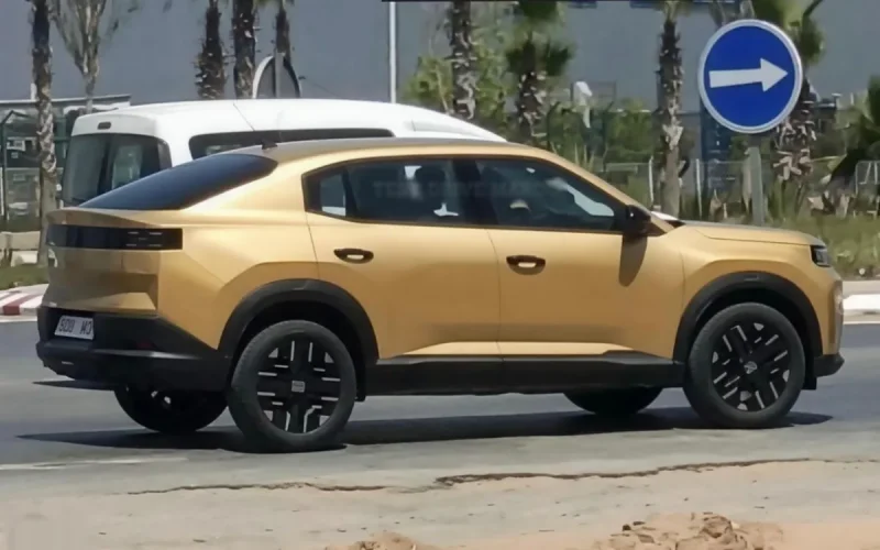 Au Maroc, la future berline de Fiat se montre enfin à visage découvert