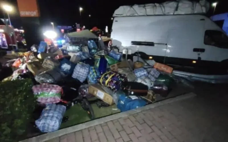 Trop chargée, la fourgonnette d'un MRE se renverse en Belgique