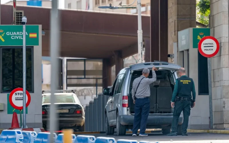 Ils traversent le Maroc avec leur bébé, l'Espagne pense que ces Français l'ont acheté
