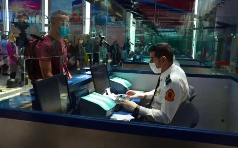 Des Marocains réclament l'imposition du visa aux Français