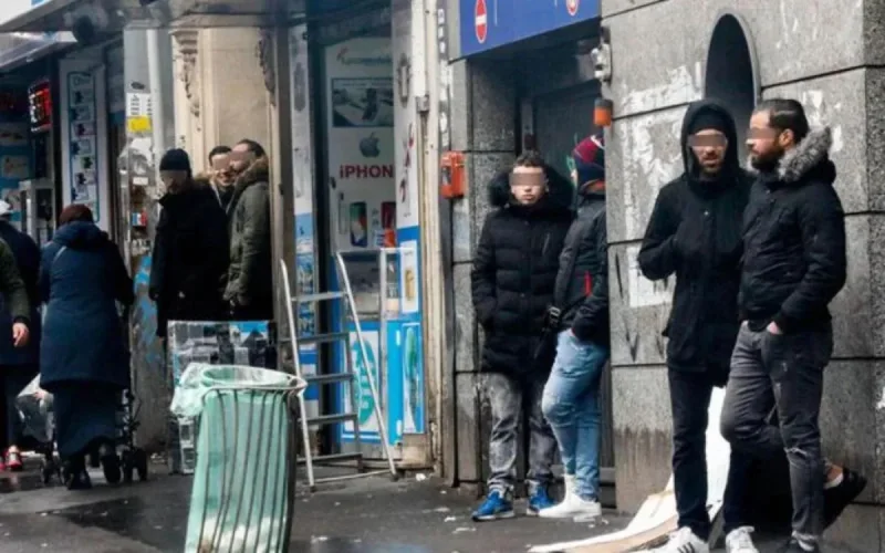 En France, la régularisation rendue presque impossible