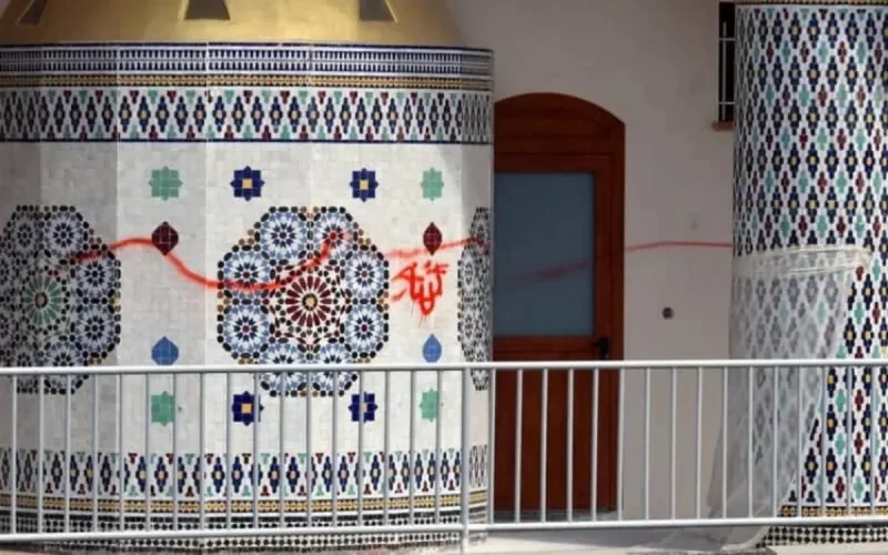 Des tags islamophobes sur la façade de la mosquée d'Agen