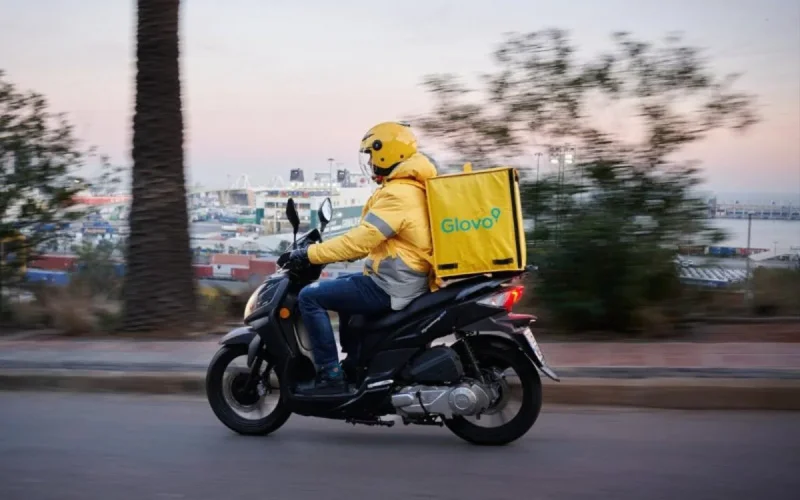 Glovo va-t-elle salarier ses livreurs à domicile au Maroc ? 