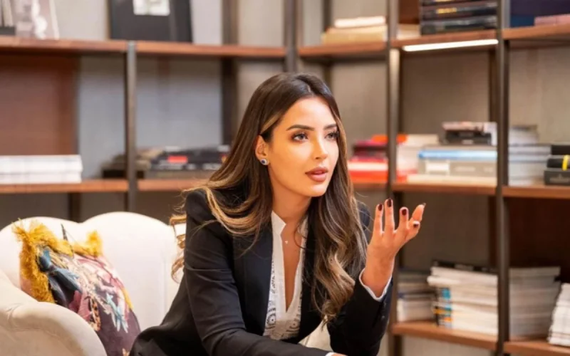 À 29 ans, cette Marocaine gère 3,8 milliards de dollars depuis Dubaï