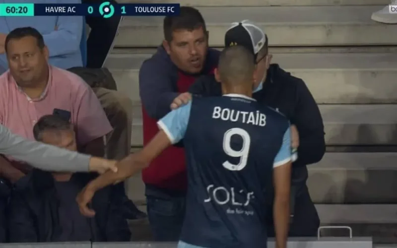 Après son altercation avec un supporter, Khalid Boutaïb présente ses excuses