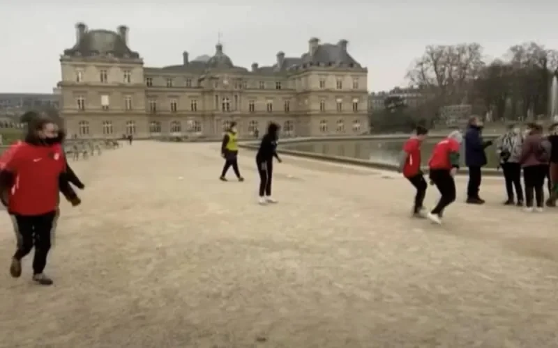 France : les « Hijabeuses » manifestent contre l'interdiction du port du voile en compétition