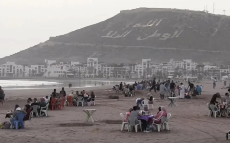 Maroc : « Marée » de déchets après les iftars sur les plages