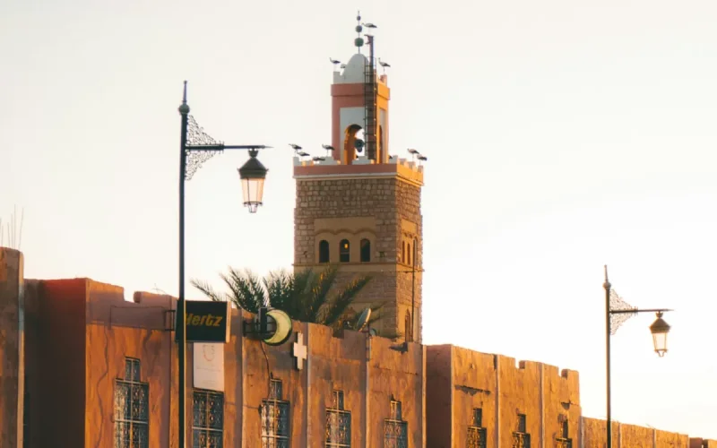 Il explique pourquoi les jeunes fuient vers Ceuta : un imam marocain suspendu